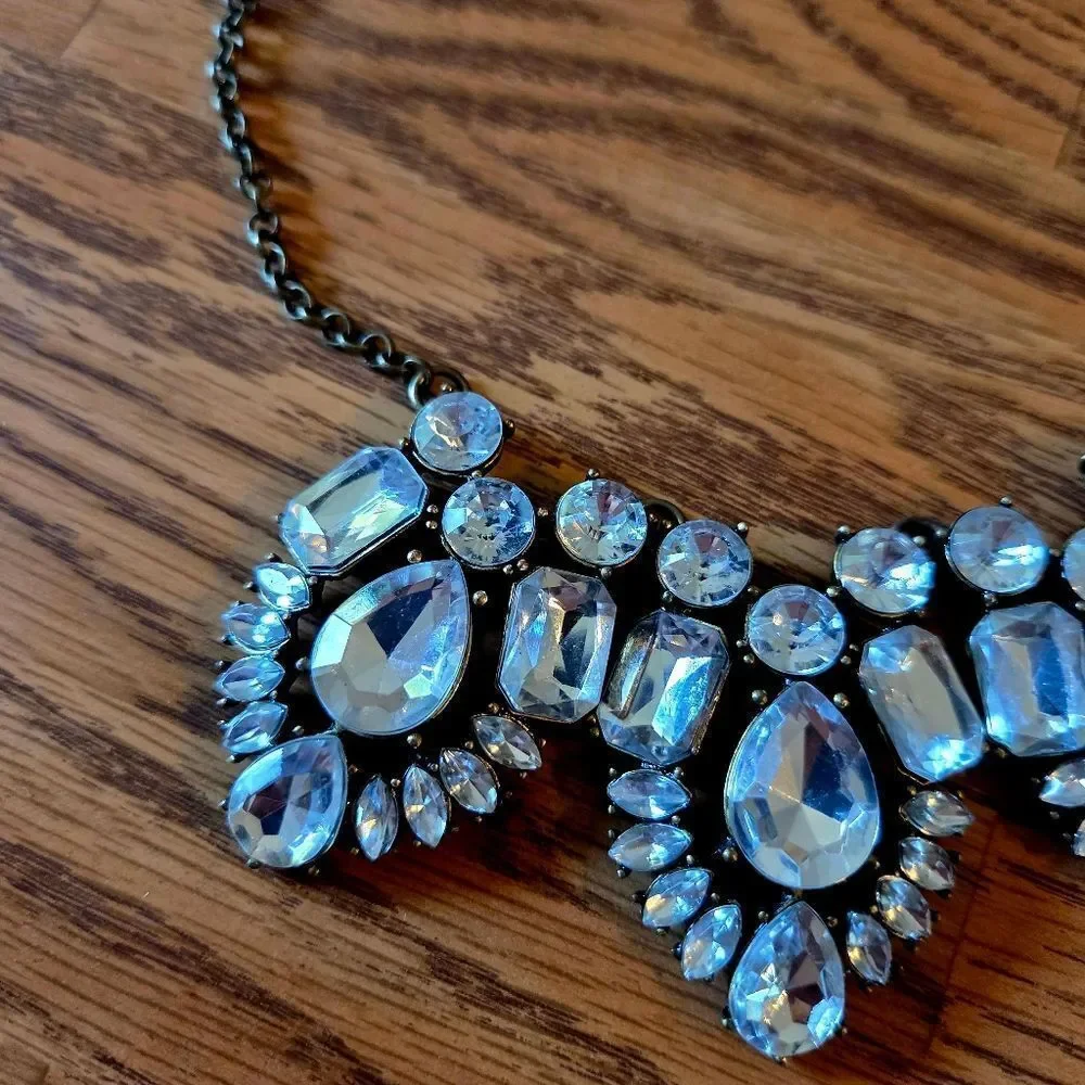 💐J. CREW Crystal Vintage Statement Necklace STATEMENT MAKING! - Picture 3 of 13